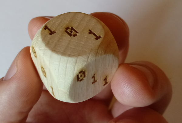 Wooden binary dice (25x25mm)